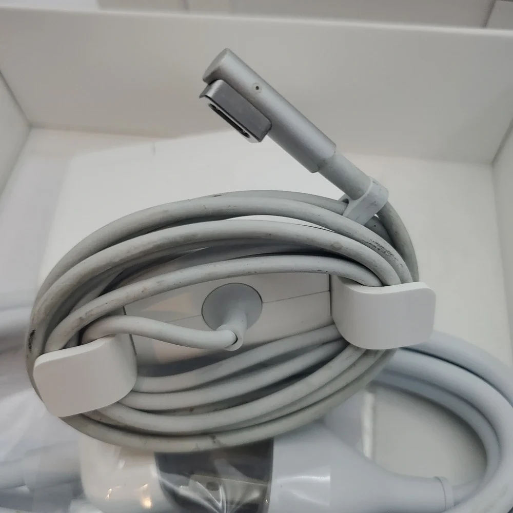 Apple 85w MagSafe Power Adapter MC556ll/B w/ Original Packaging CIB
